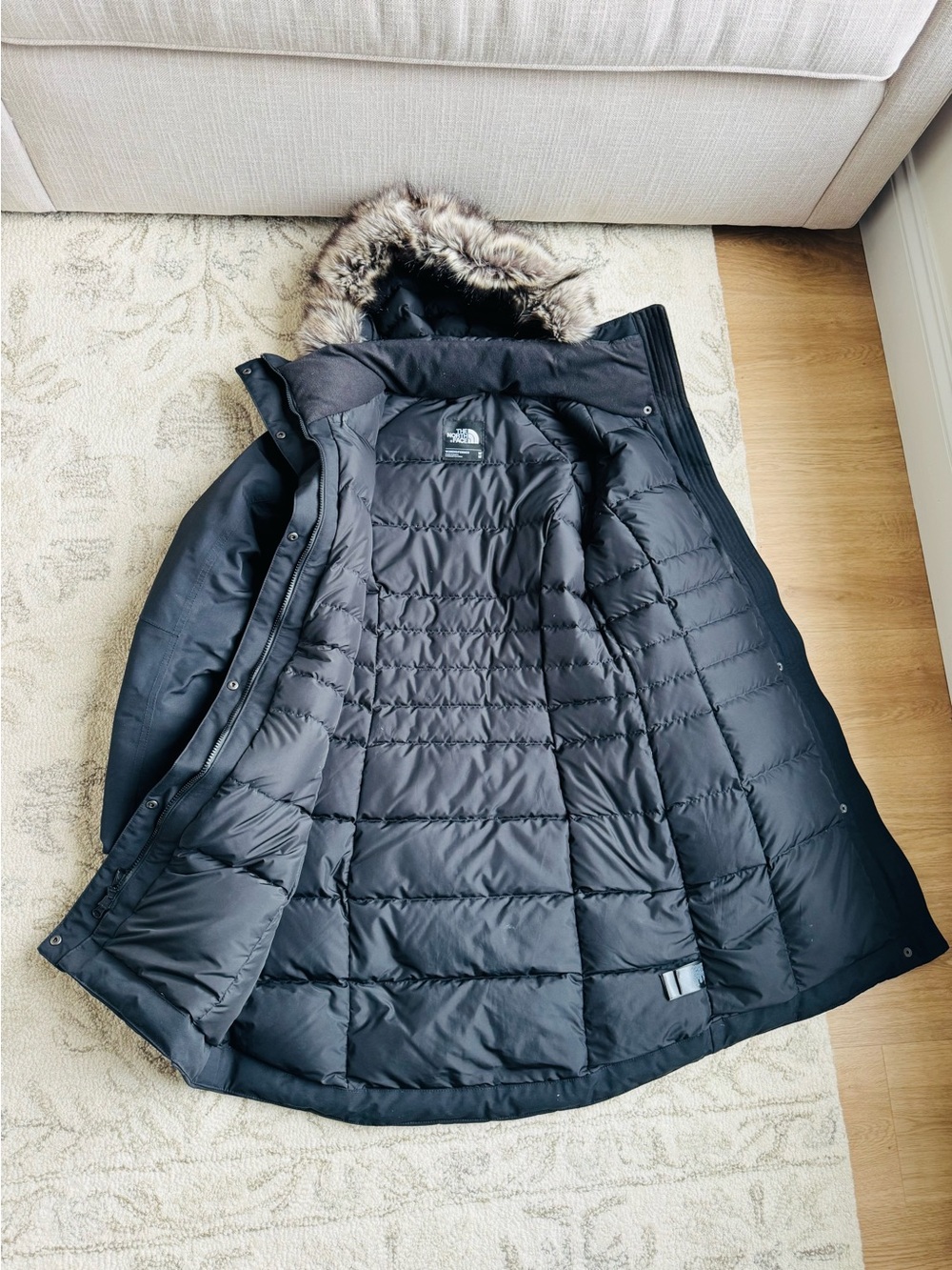 The North Face Women's New Outerboroughs Parka In Black - Picture 10 of 15